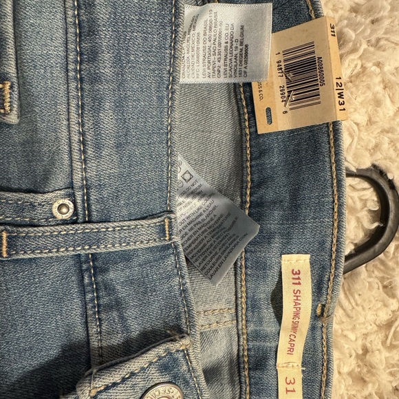 NWT women’s size 12 / levi’s size 31 jean capri - Picture 3 of 3